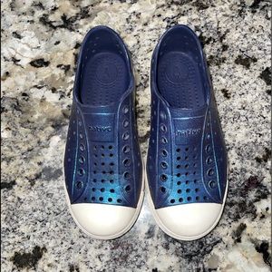 Native Jefferson Iridescent Blue Shoes size 12